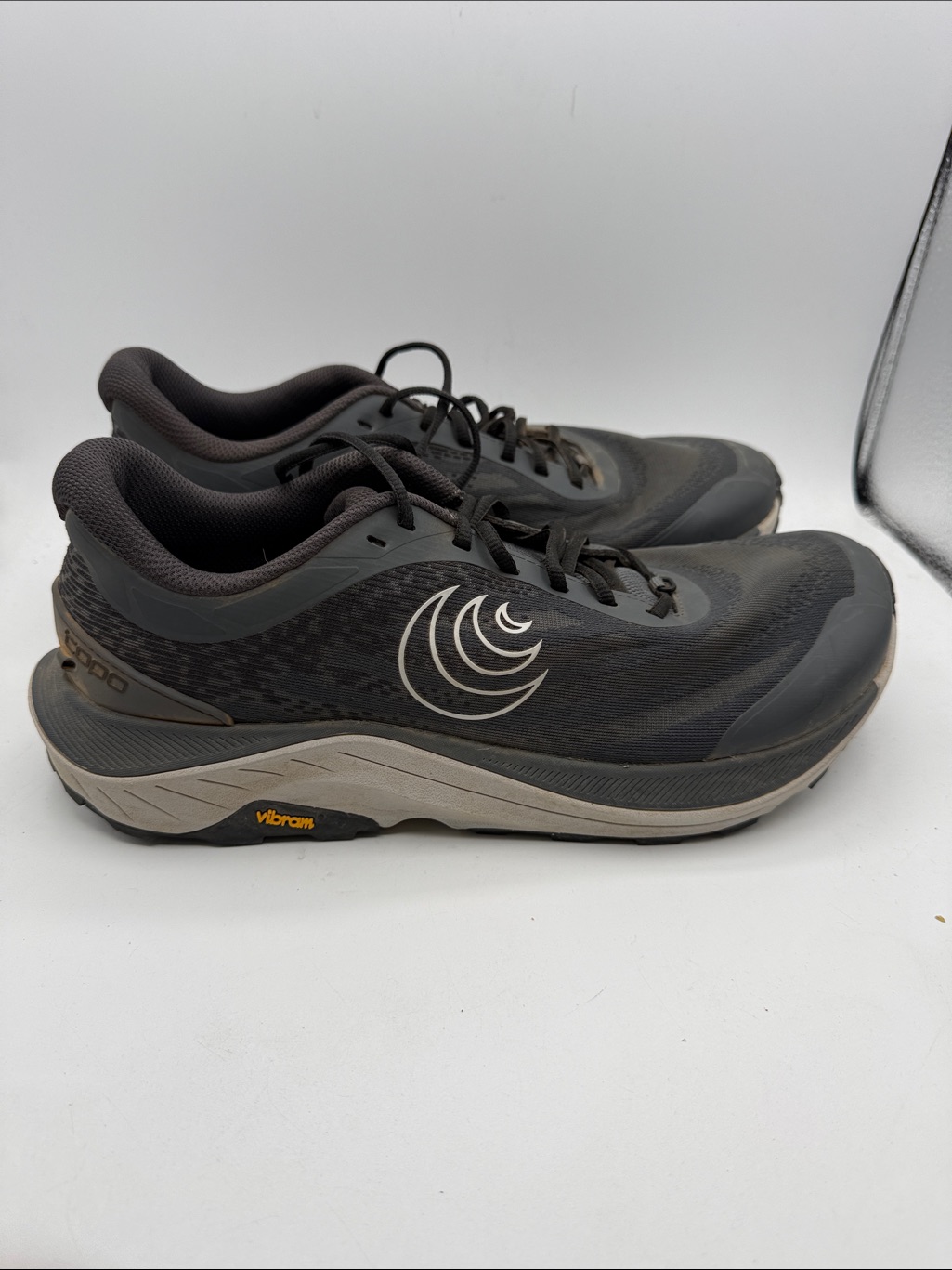 Topo Ultra Venture 4 Men's 10.5 Black/Gray Running Shoes S16